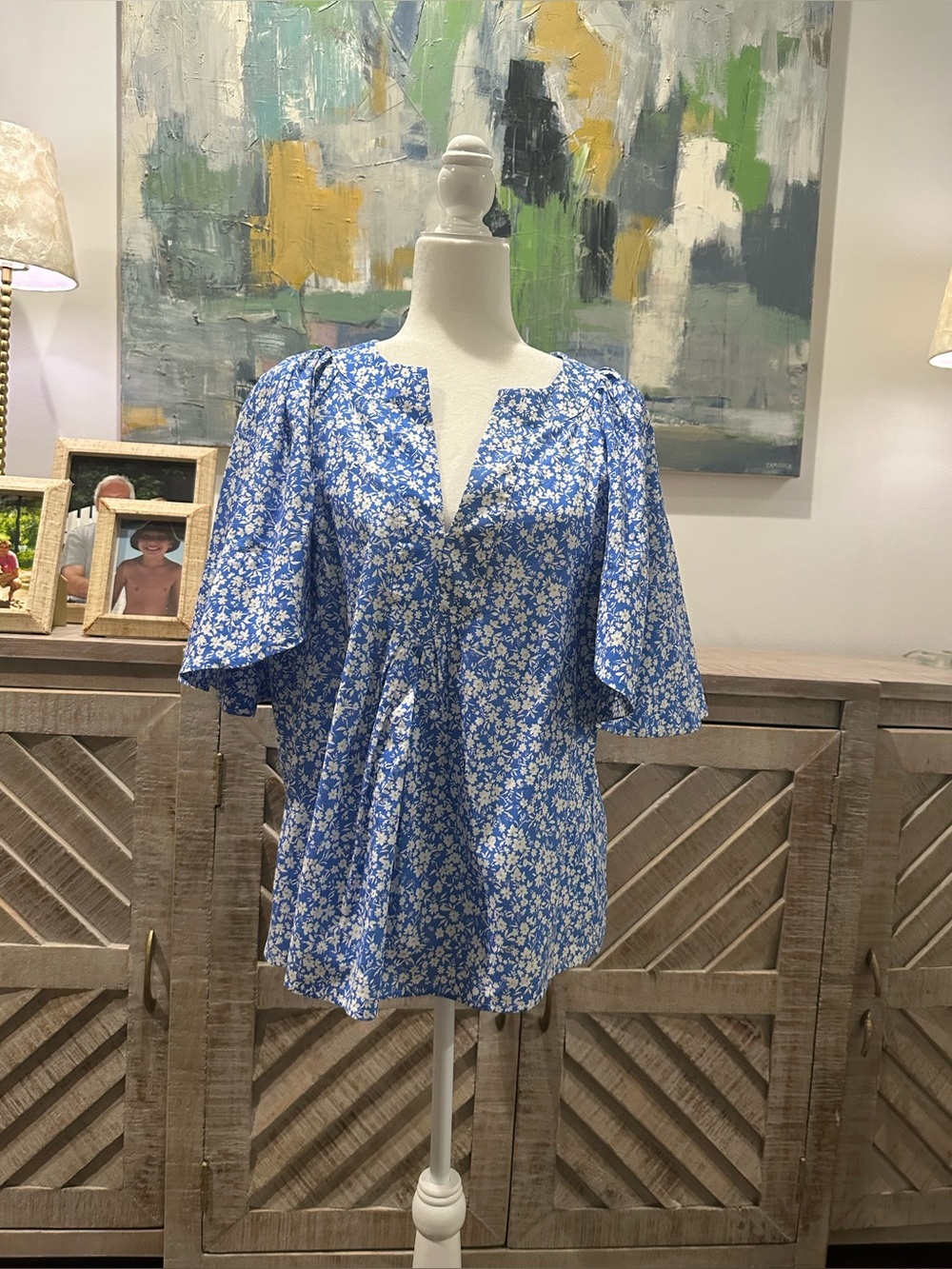 Tuckernuck Blue Floral Split V-Neck Flutter Sleeve Blouse